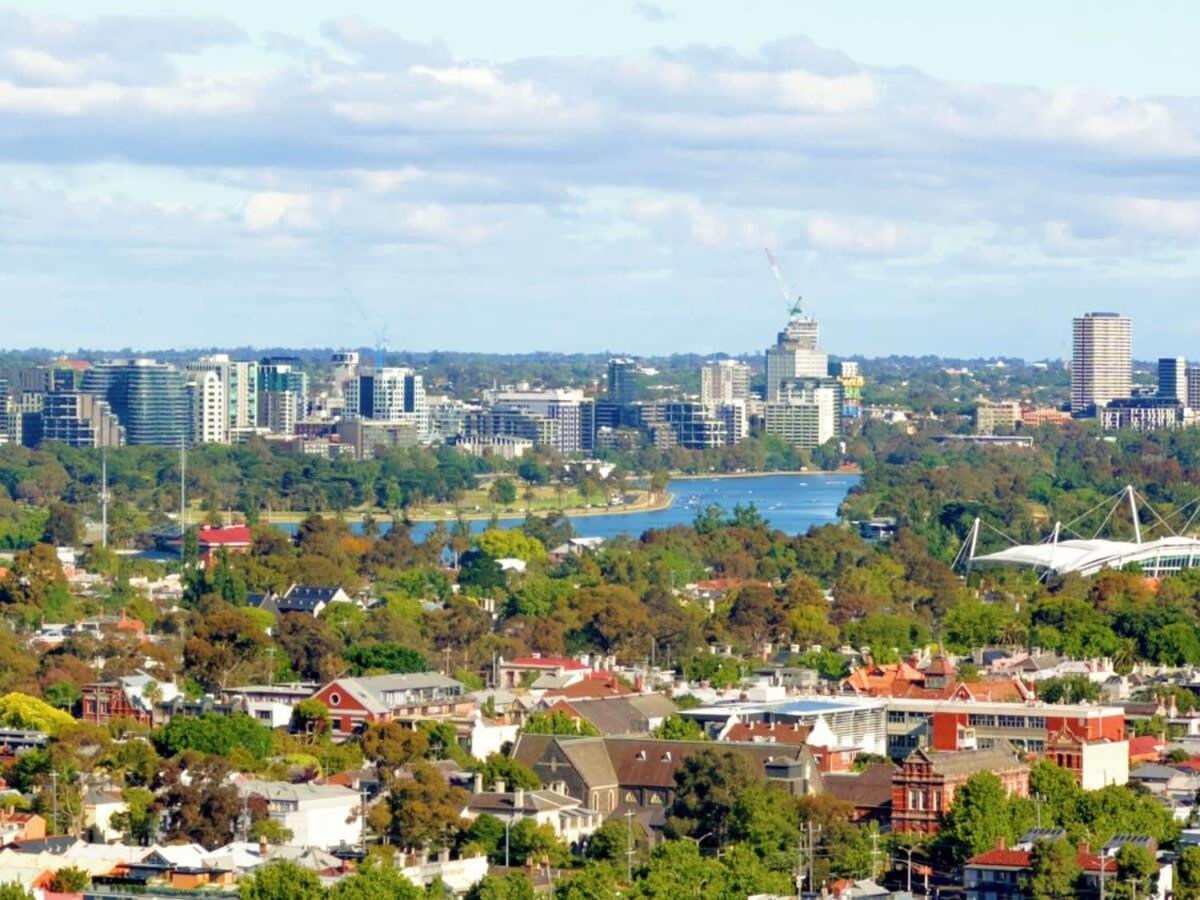 Modern 2b Bayviews*pool*gym Apartment Melbourne